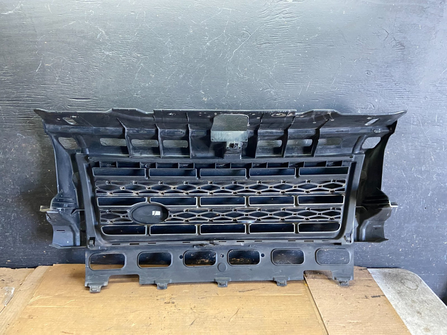 2008 to 2010 Land Rover LR2 Front Bumper Grille Grill OEM R0020 DG7