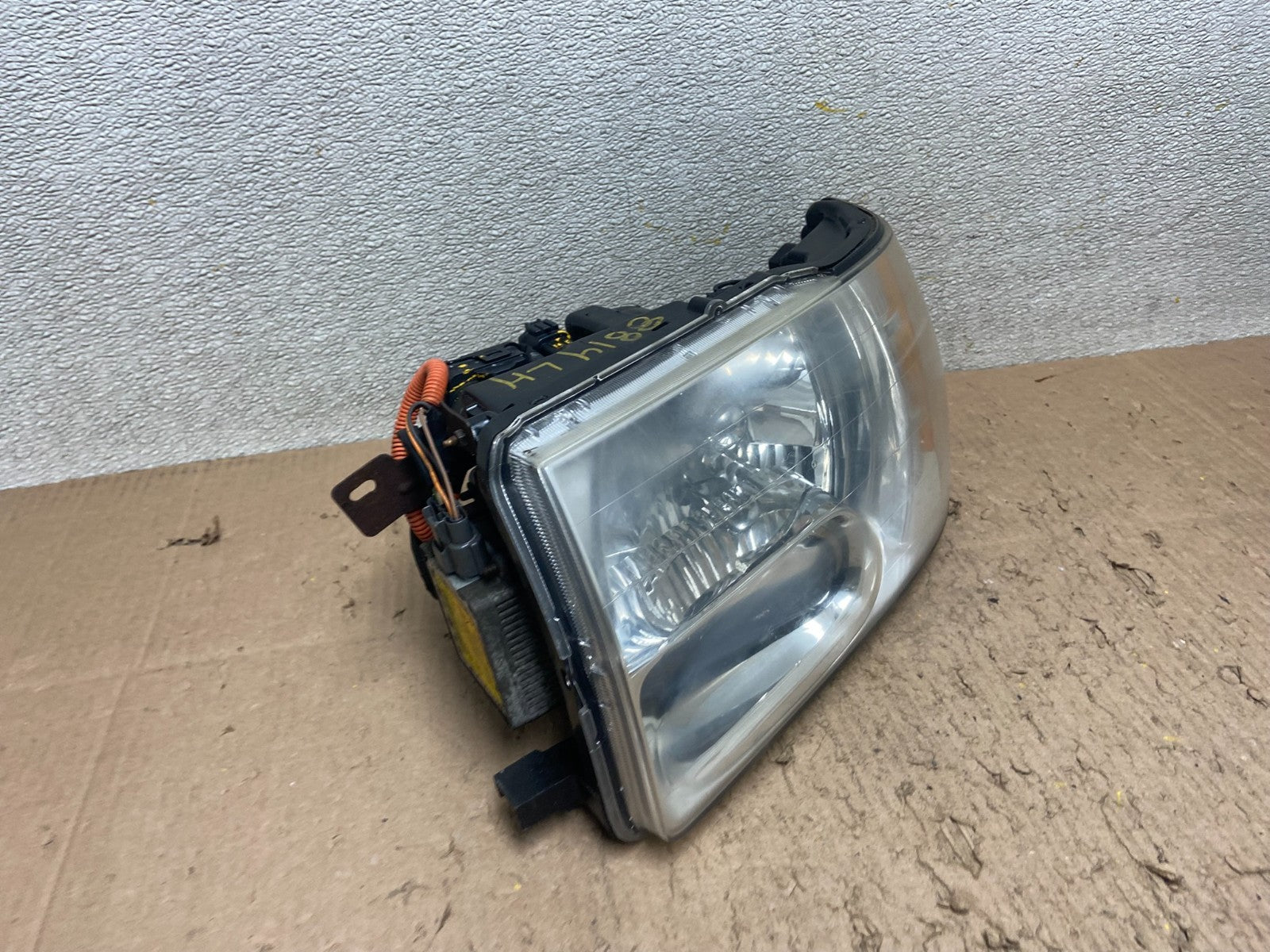 2001 to 2003 Infiniti QX4 Xenon HID Driver Left LH Side Headlight OEM Y5010 DW2