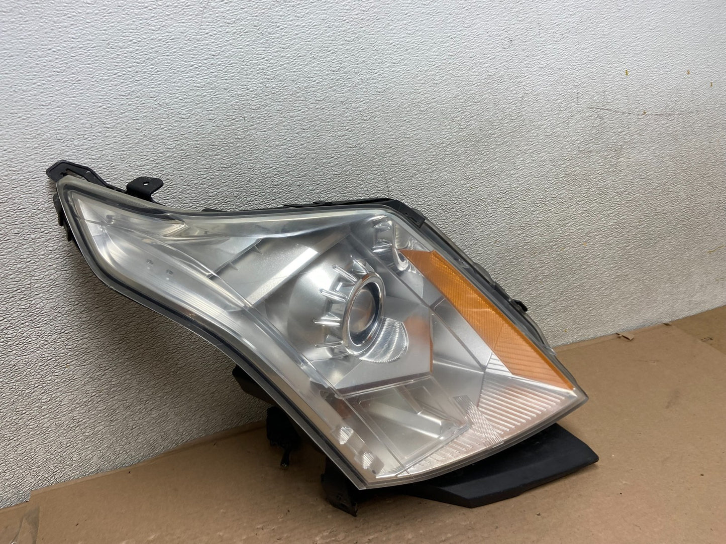 Halogen 2010 to 2016 Cadillac SRX Right Passegner Side Headlight AB0088 DW2