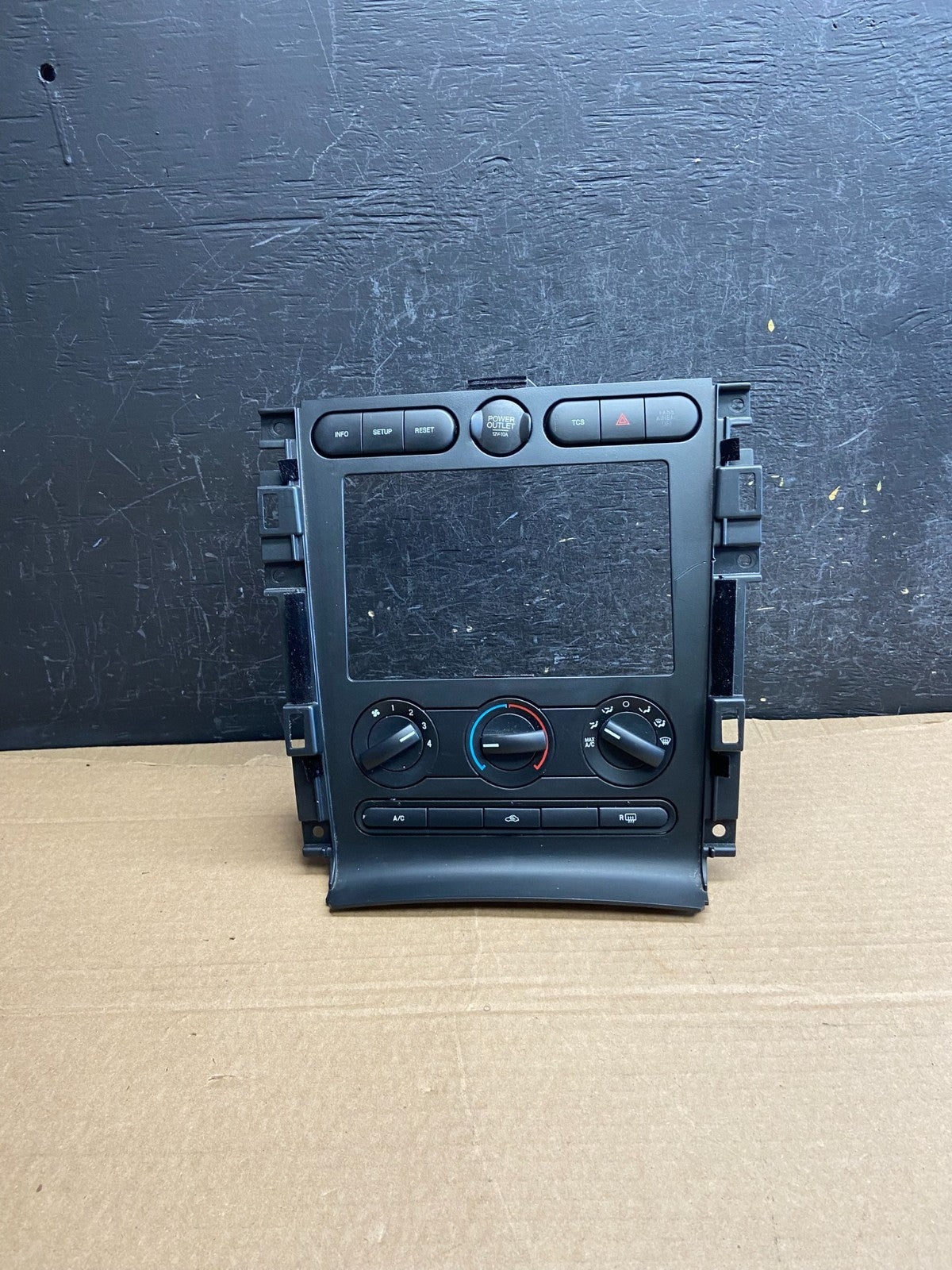2005 to 2009 Ford Mustang Heater Climate Control Radio Dash Bezel af2425 DG0