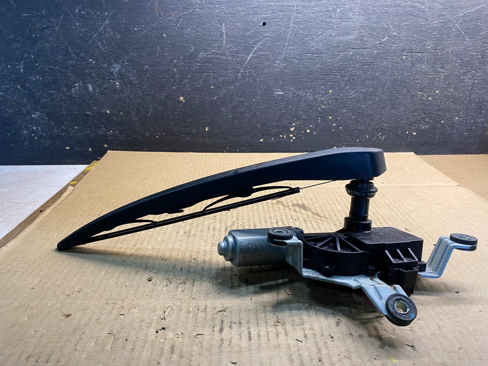 2010 to 2016 Cadillac SRX Rear Windshield Washer Wiper Motor z4756 DG0