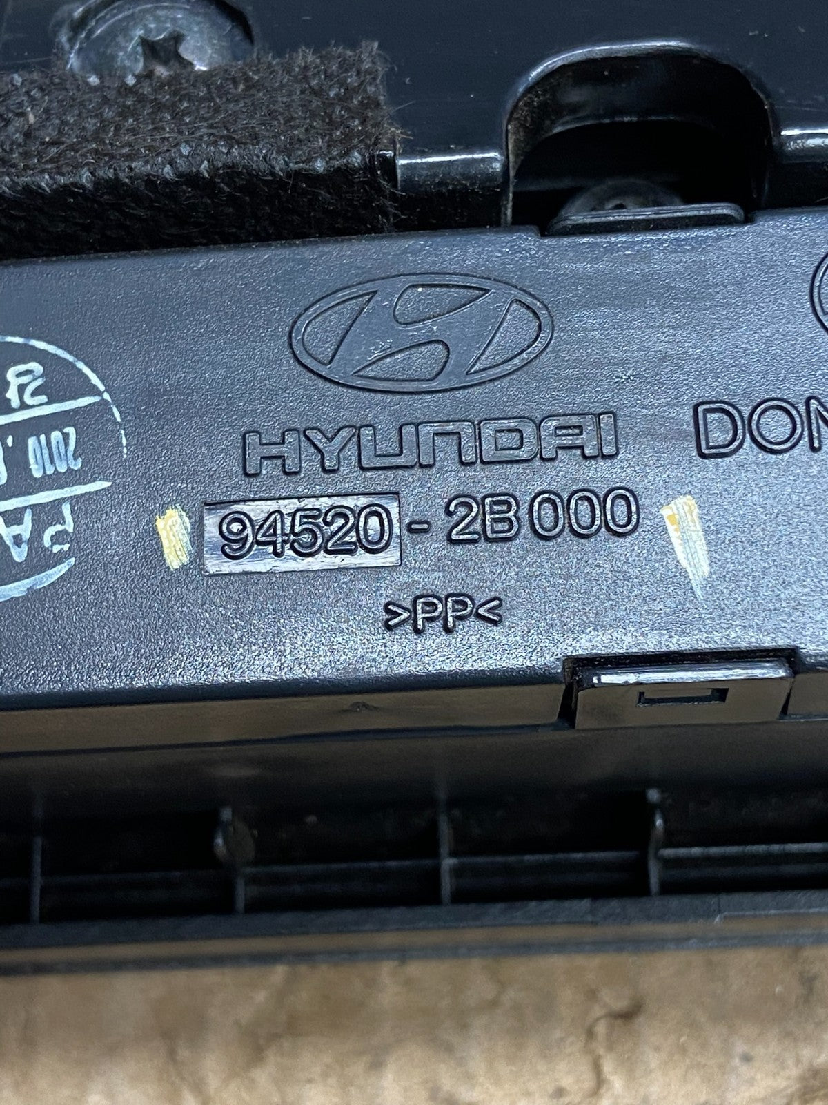 2007 to 2009 Hyundai Santa Fe Center Dashboard Radio Bezel Trim af1496 DG5