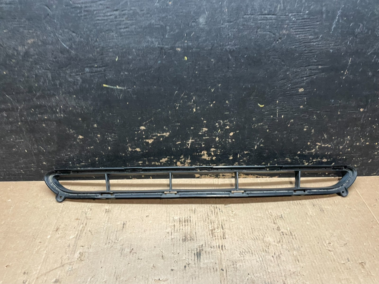 2014 to 2015 Kia Sorento Front Bumper Lower Center Grill Z59990