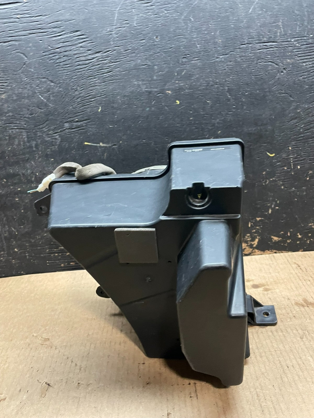 2011 to 2017 Honda Odyssey Rear Subwoofer Speaker OEM y9530 DG2