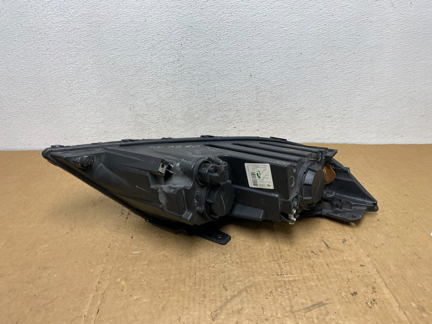 2011 to 2013 Kia Sorento Left Driver LH Side Headlight Halogen AD0560 DW4