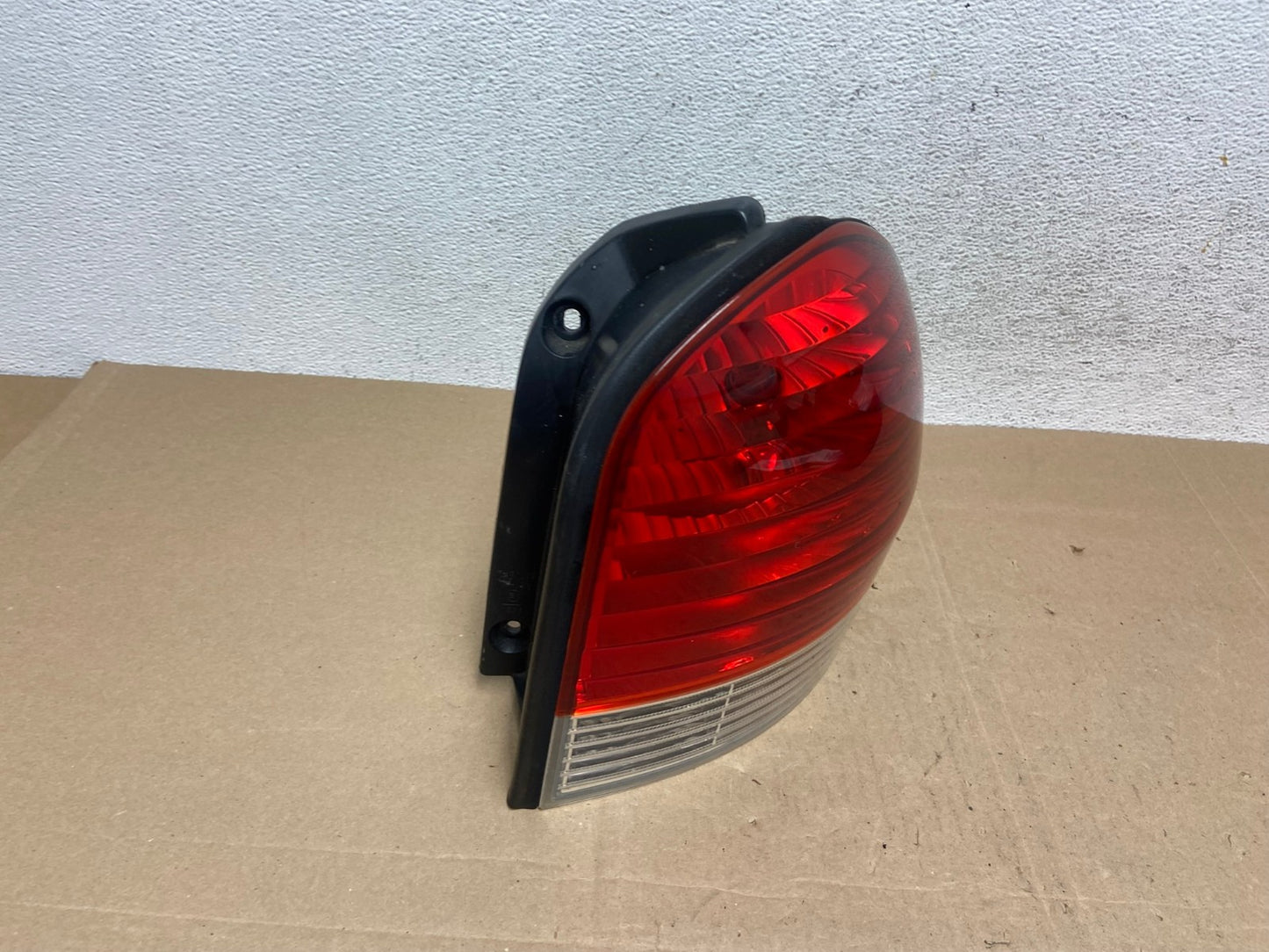 2005 to 2006 Hyundai Santa Fe Right Passenger Rh Side Tail Light AE4956 LK2