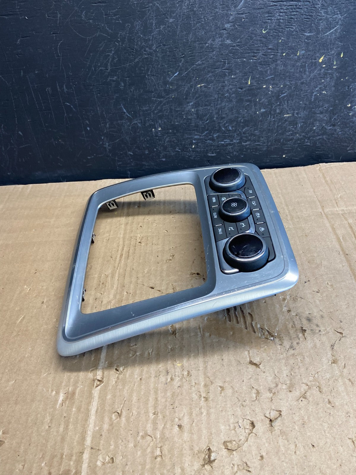 2013 - 2016 GMC Acadia A/C Heater Climate Control Radio Panel Bezel OE AE1906 DG1