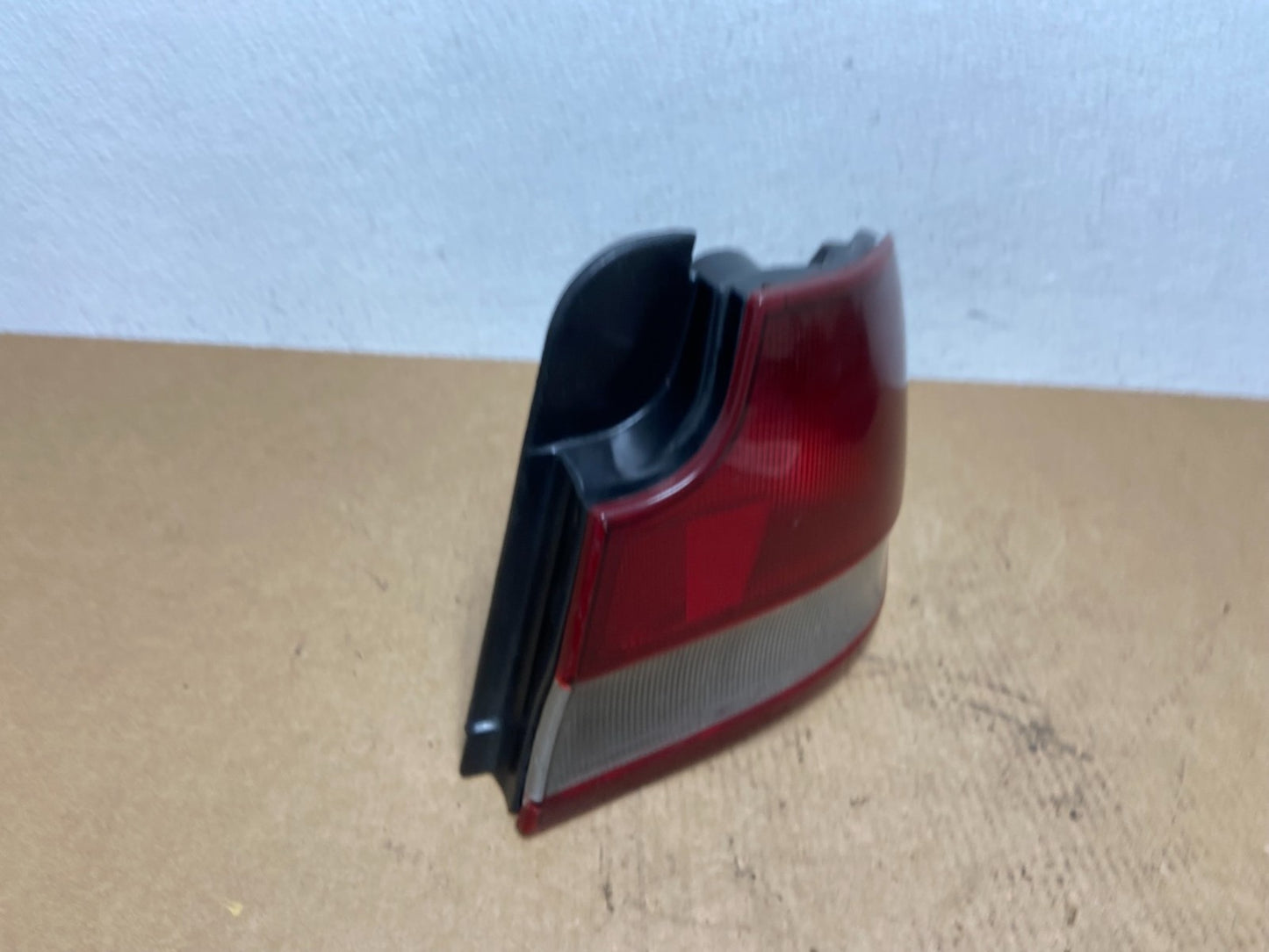 1994 1995 Hyundai Elantra Right Passenger Tail Light AC2974 DG2