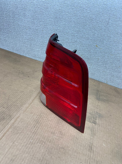 2003 2004 2005 2006 Ford Expedition Right Passenger Rh Tail light OEM AA5297 DW1