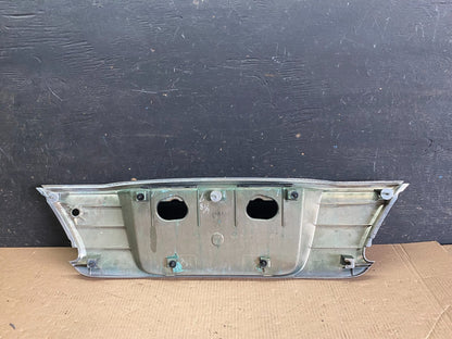2000 2001 Infiniti I30 Rear Trunk Lid Finish Panel License Plate Trim P5956 DG6