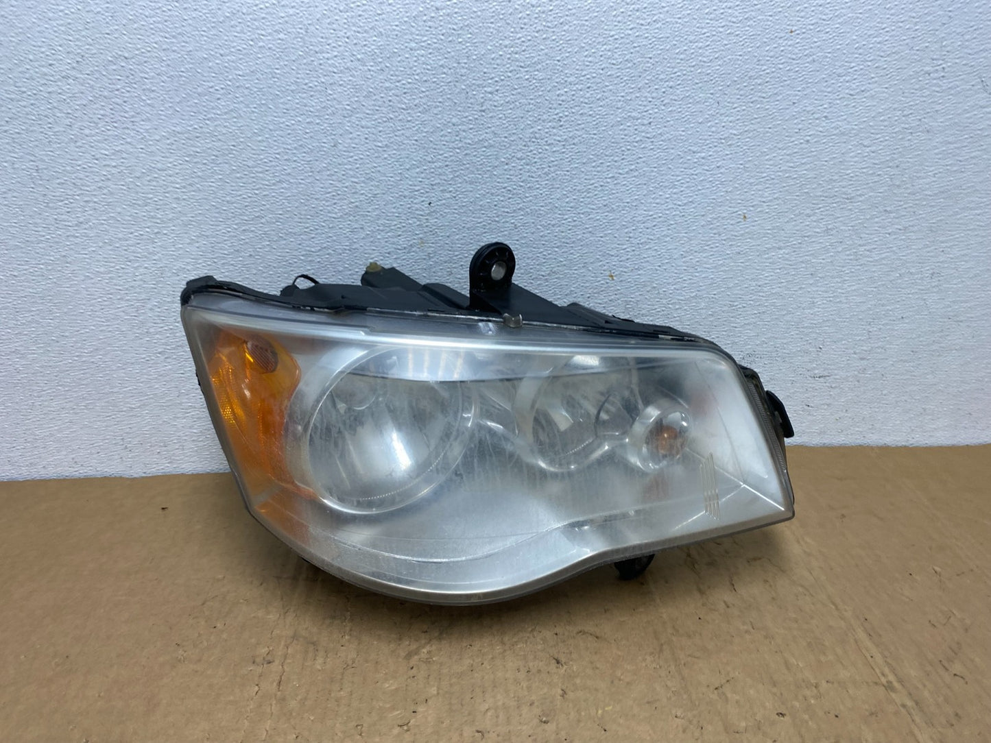 2011 to 2016 Chrysler Town and Country Right Passenger Headlight AD1319 DW0