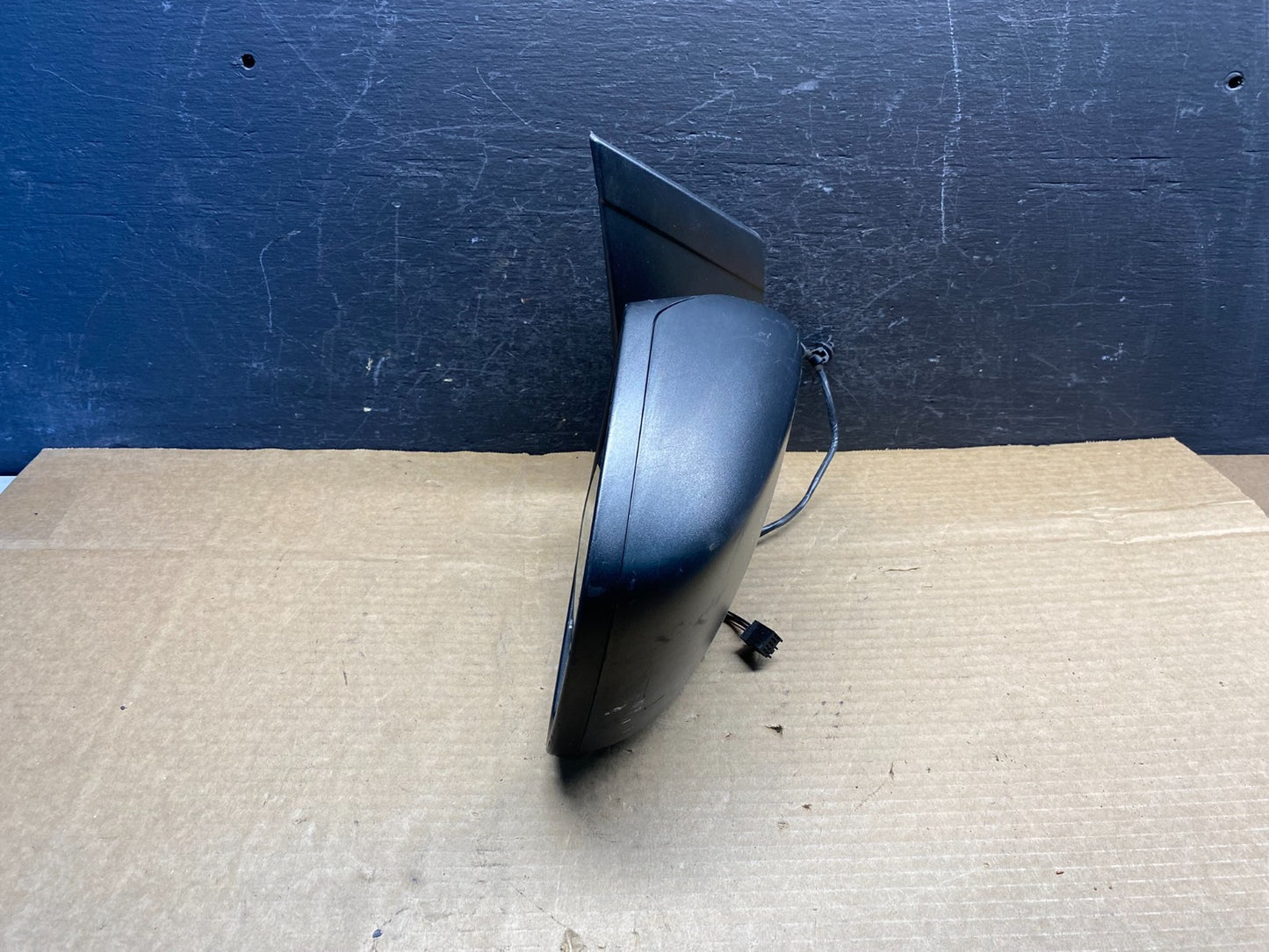 2009 to 2014 Volkswagen Routan Right Passenger View Door Mirror AD9734 DW1