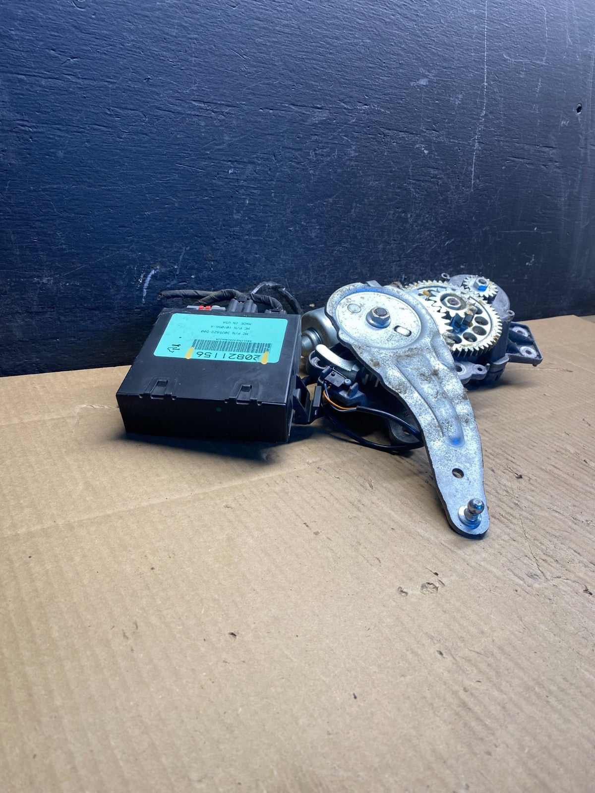 2009 2017 Acadia Enclave Escalade Suburban Liftgate Door Module Motor AD4911 DG5