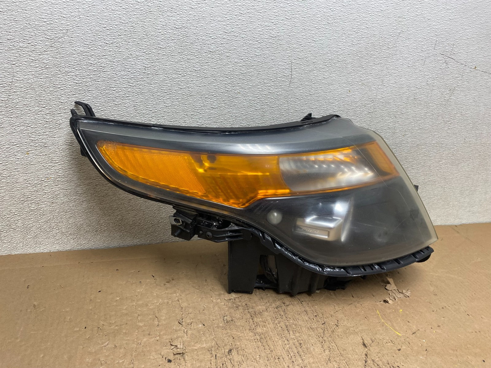 2011 to 2015 Ford Explorer Police Right Passenger Halogen Headlight Oem S1639 DW2