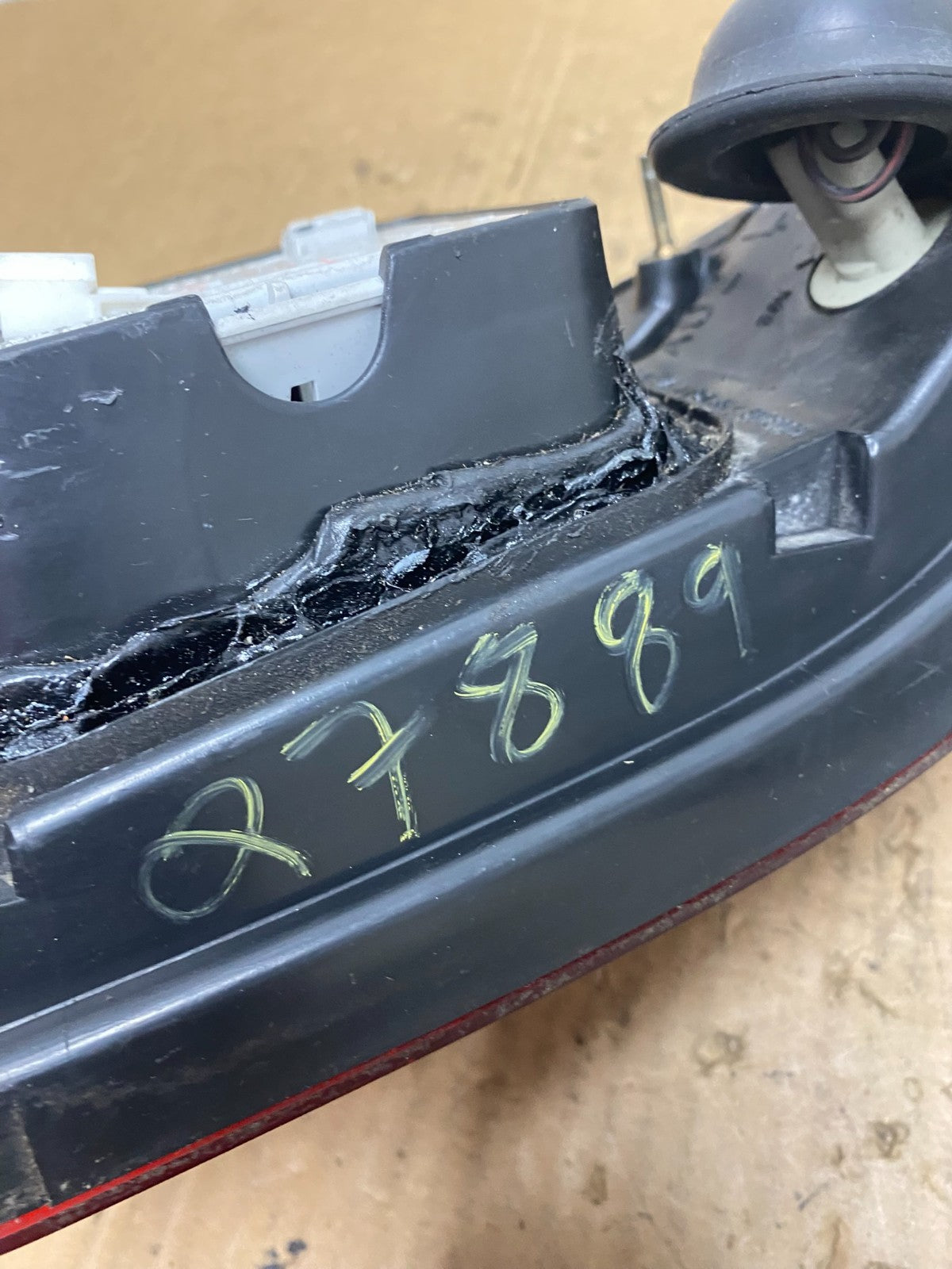 1995 1996 Nissan Maxima Left Driver LH Side Tail light Oem Q7889 DW7