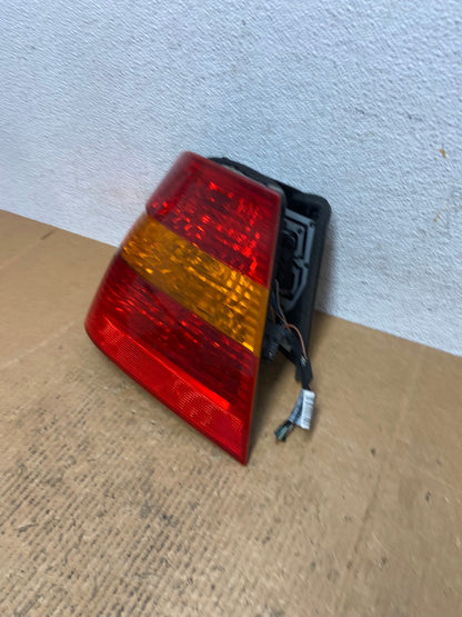 2002 - 2005 BMW 3 E46 Series Left Driver Side Lh Tail Light AE0198 LK1