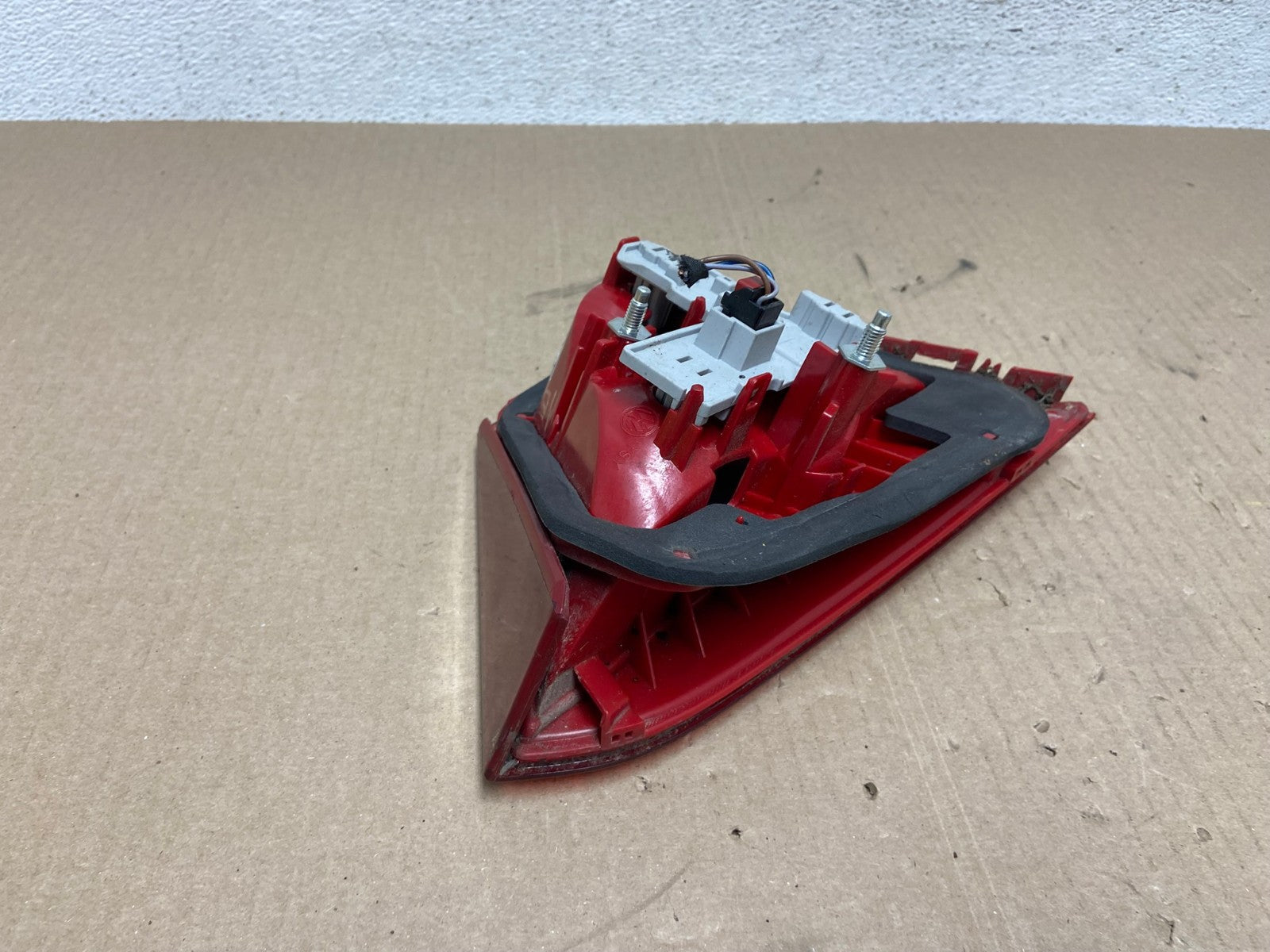 2012 to 2015 Volkswagen Passat Right Passenger Tail light inner AE6995 LK5