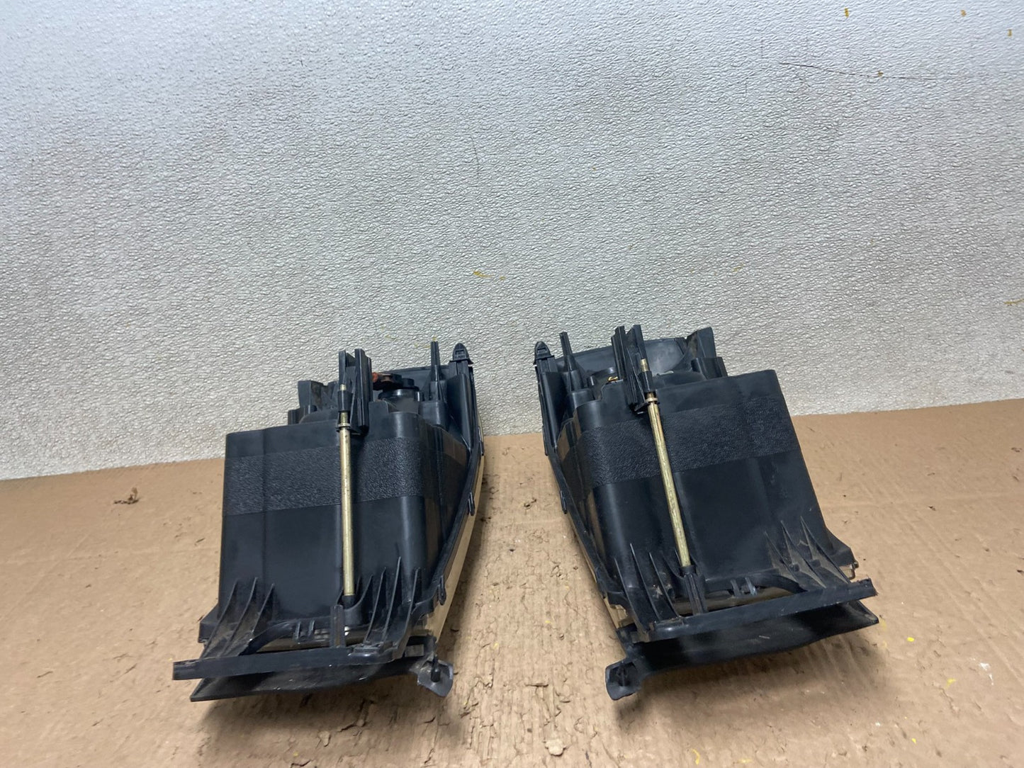 2002 to 2005 Dodge Ram Left+Right Side Halogen Headlights Y5017 DW7