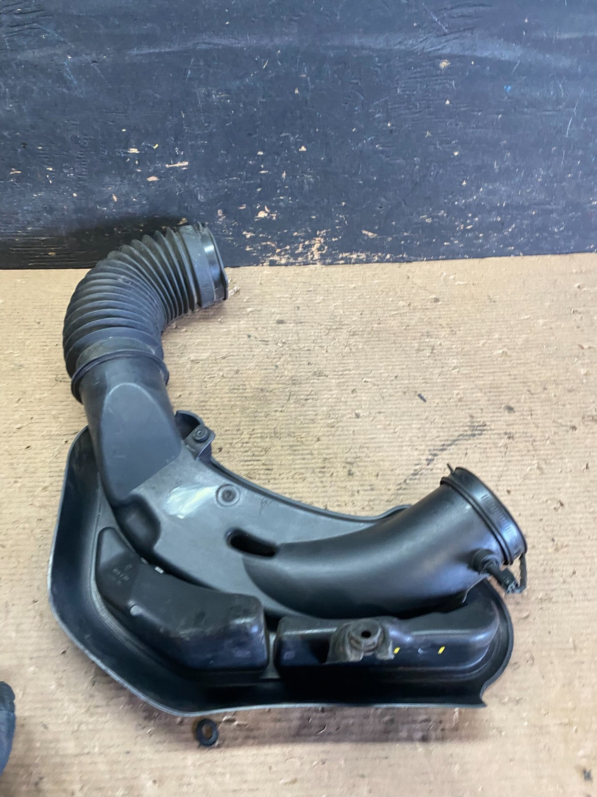 2011 to 2018 Chrysler 300 3.6L Air Intake Duct Tube Cleaner S3536 DG4