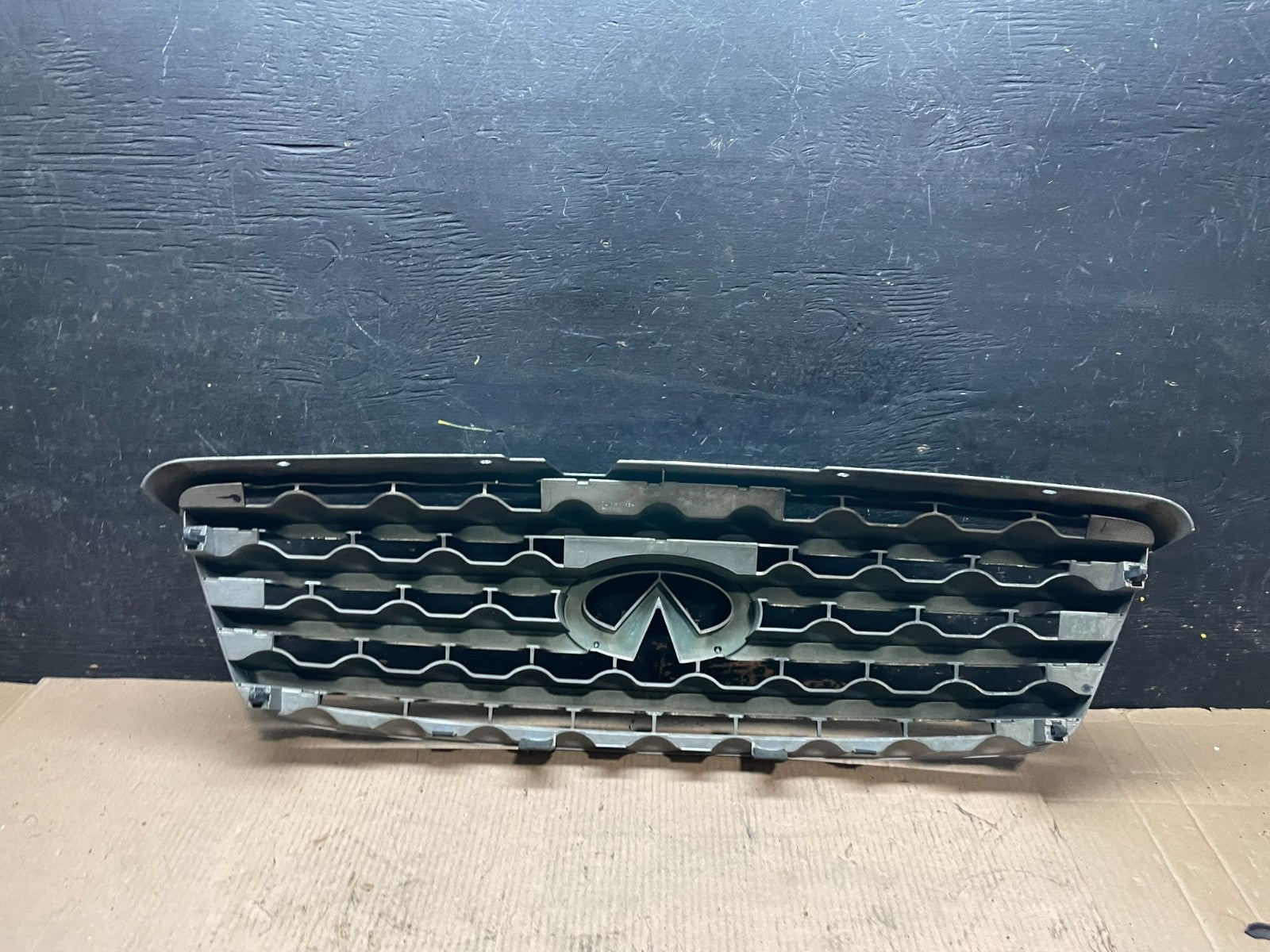 2003 2004 2005 Infiniti FX35 Grill Grille W/ Emblem T0456 DG4