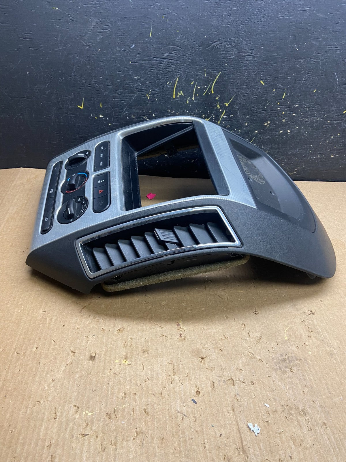 2007 - 2010 Ford Edge Heater Climate Control Radio Control Dash Bezel z4245 DG2