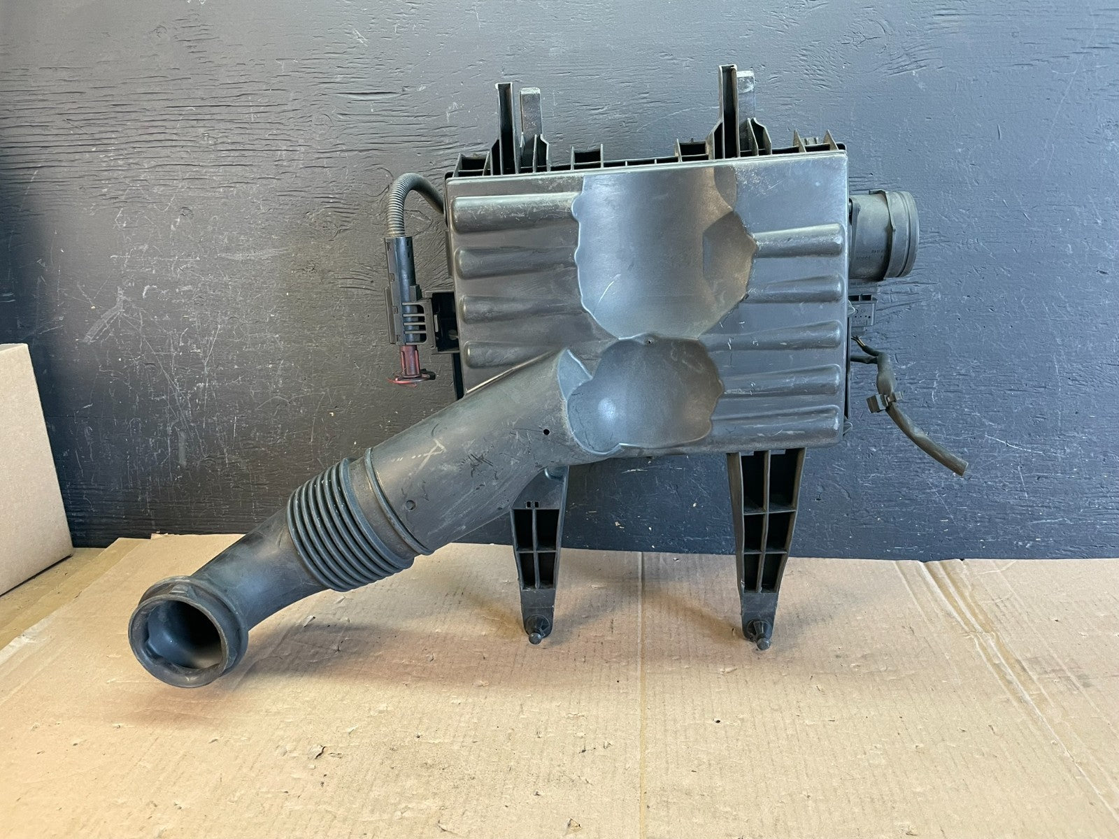 2010 to 2018 Mercedes-Benz Sprinter 2500 3.0L Air Cleaner Box ad8600 DG5