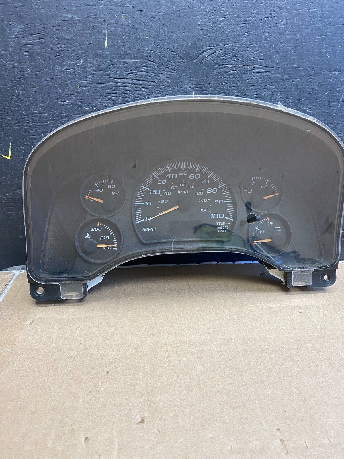 2004 to 2007 Chevrolet Express Speedometer Cluster Gauge OEM AB1881 DG0