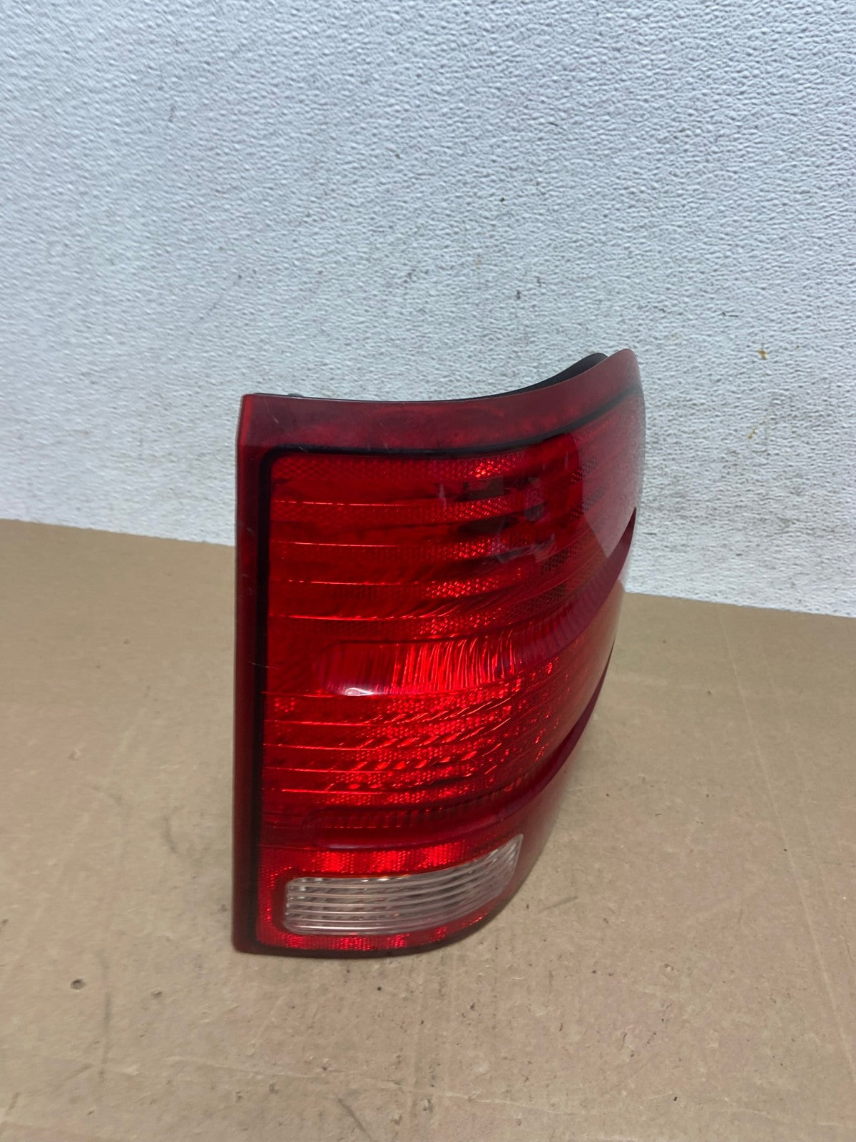 2002 to 2005 Ford Explorer Right Passenger Rh Side Tail light AE5027 LK2