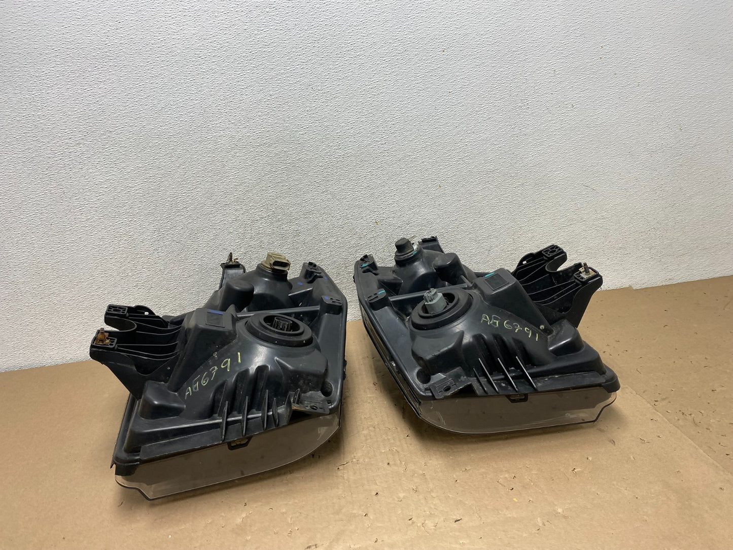 2008 to 2010 Ford F250 Super Duty Left+Right Side Headlights AG6791 DW13