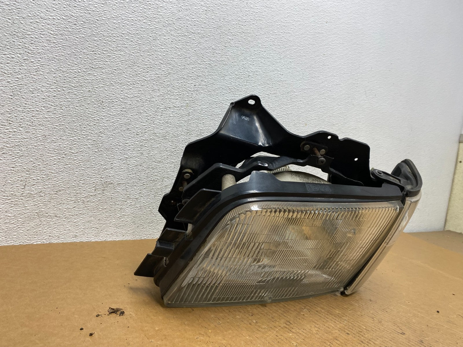 1992-1997 Isuzu Trooper Left Driver LH Side Halogen Headlight ad9259 DG2
