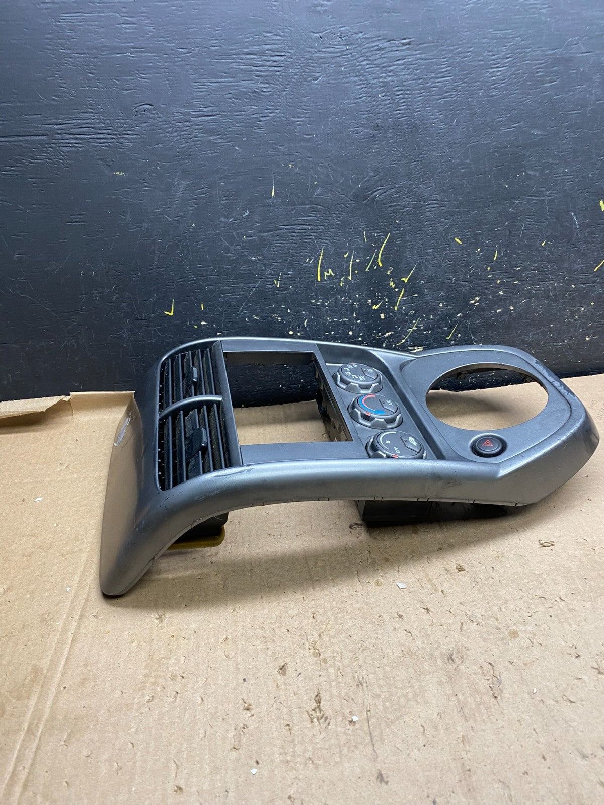 2003 to 2008  Honda Element Radio Climate Control Shifter Bezel OEM Z1749 DG3