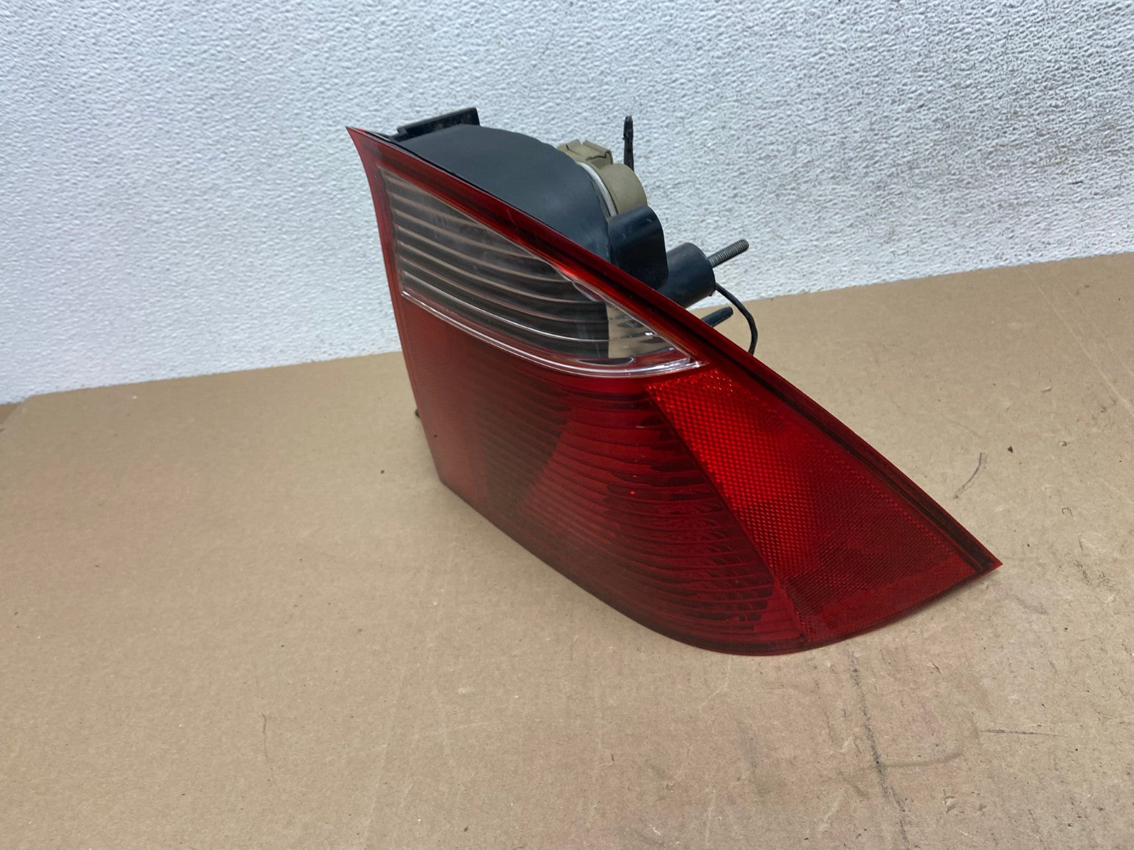 2005 2006 2007 Ford Focus Sedan Right Passenger Tail Light AE6690 LK1