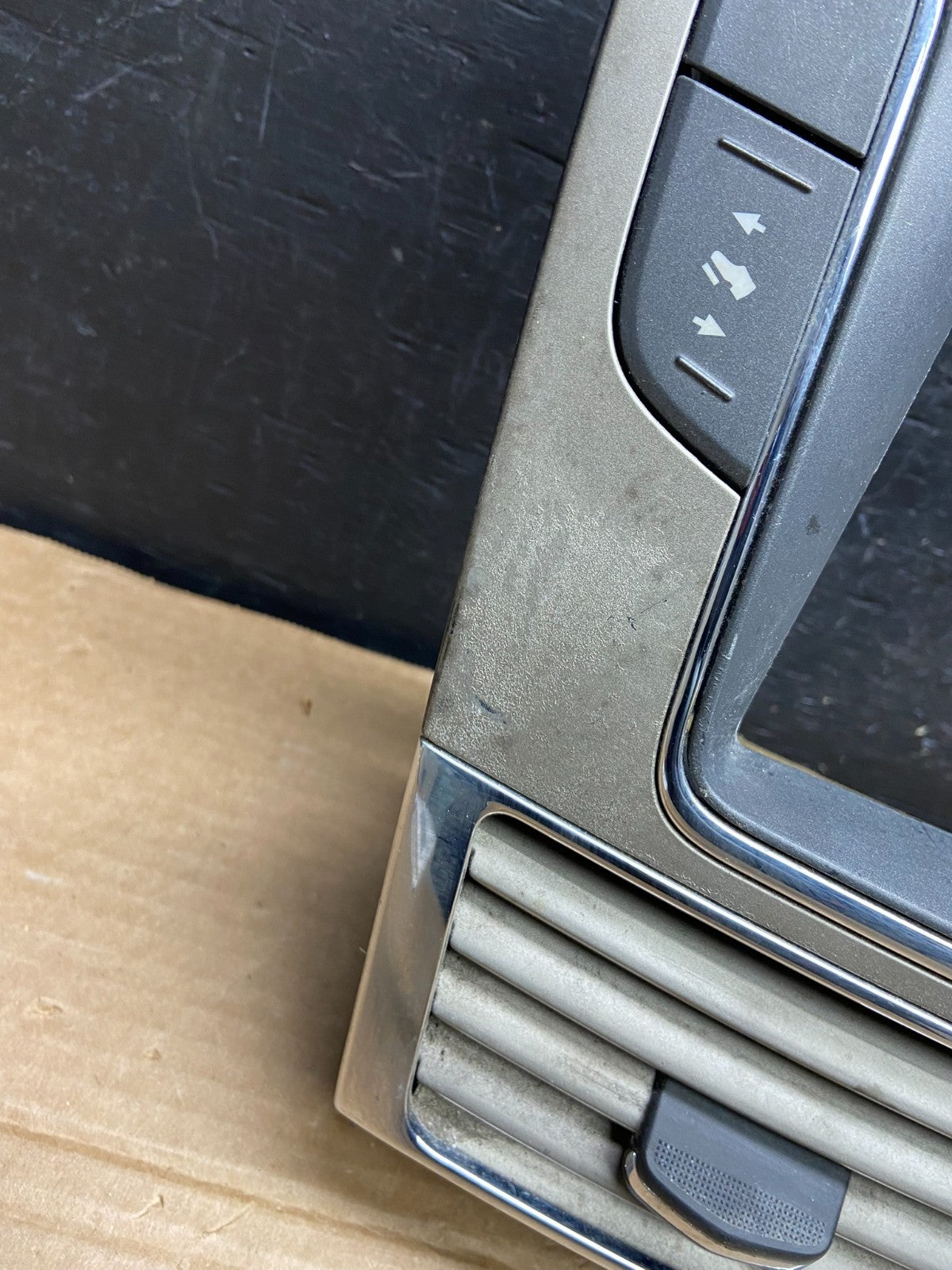 2010 - 2012 Lincoln Mkt Center Dash Gps Radio Bezel Panel Air Vent OEM W2023 DG3