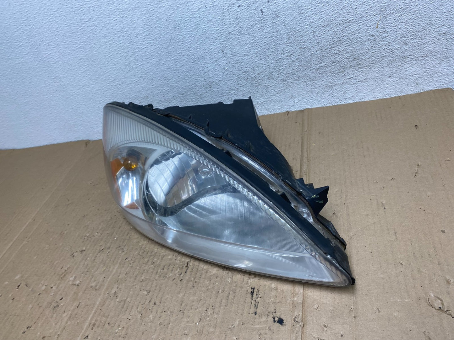 2000 to 2007 Ford Taurus Right Passenger RH Side Halogen Headlight AE9077 DW1