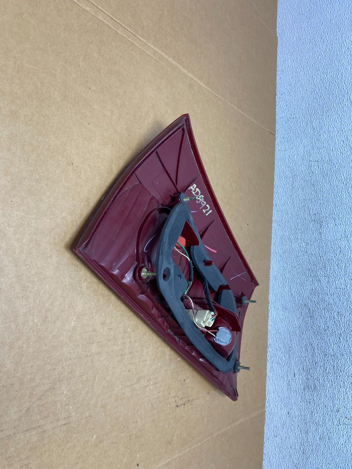 2004-2005 Toyota Sienna Right Passenger RH Side Inner Tail Light AD8921 DW5