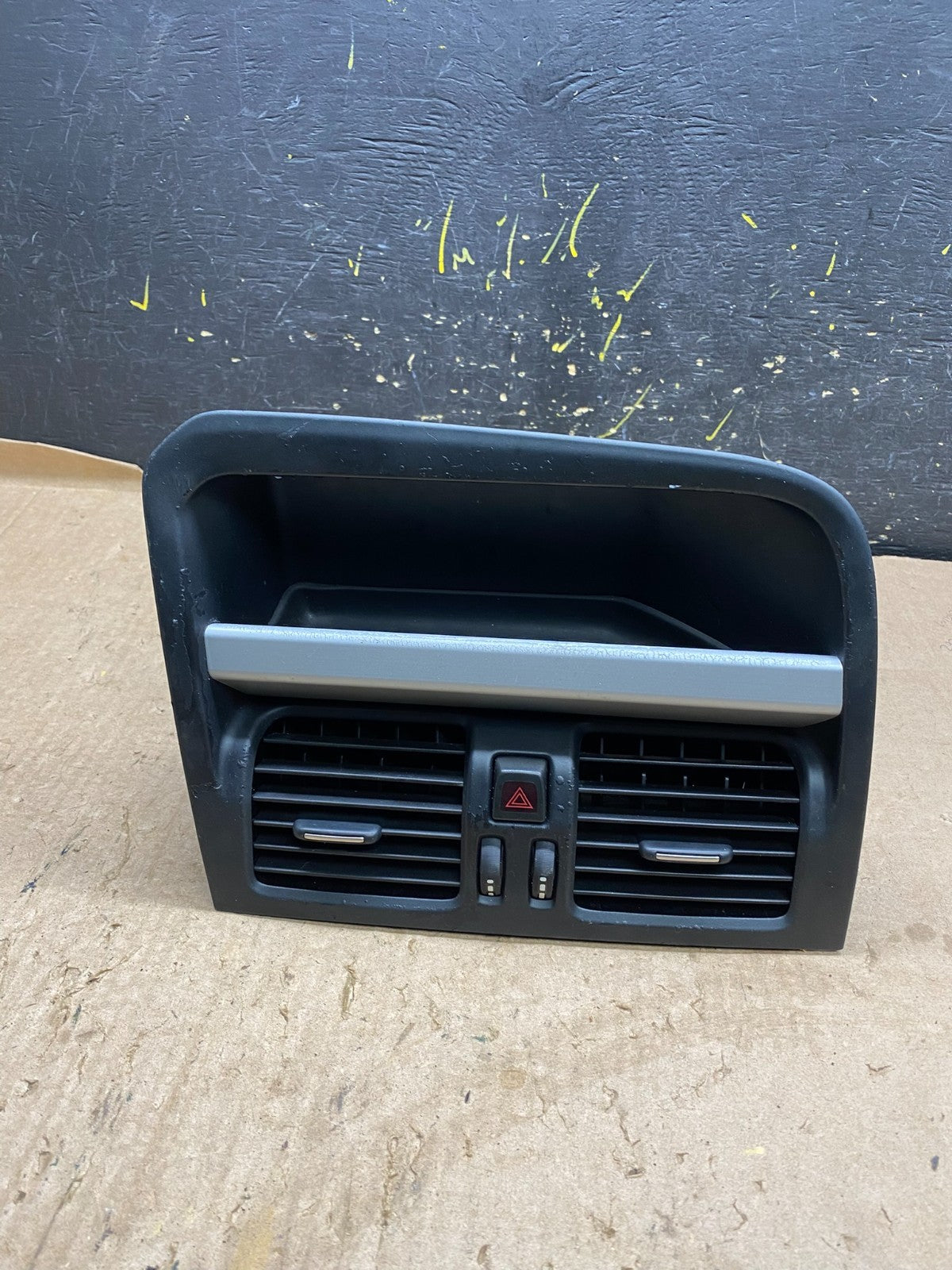 2010 to 2011 Volvo XC60 Center Console Air Vent Bezel Panel Trim  Oem Z1935 DG0