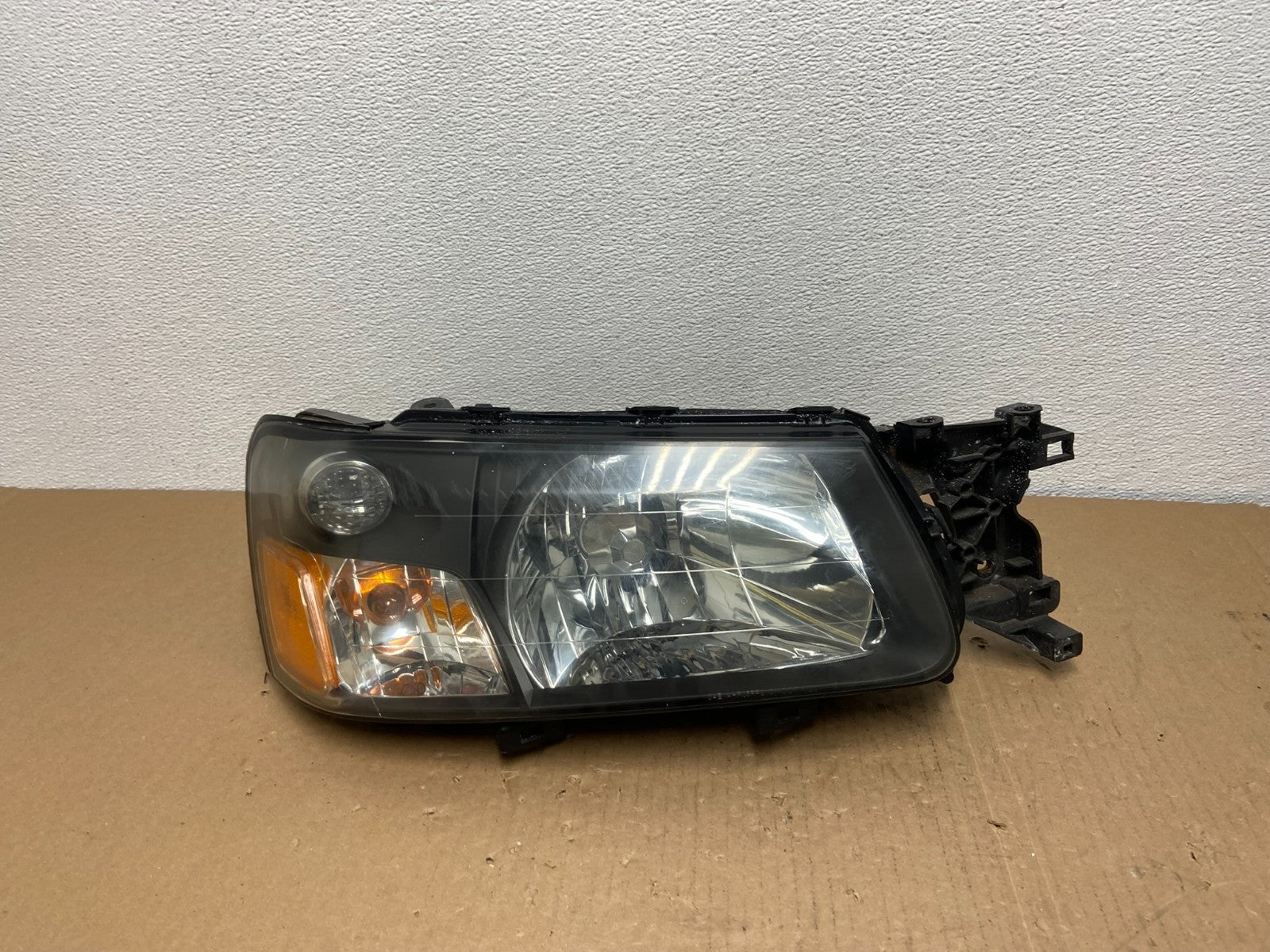 2003 2004 Subaru Forester Right RH Side Headlight Halogen AB6542 DW0