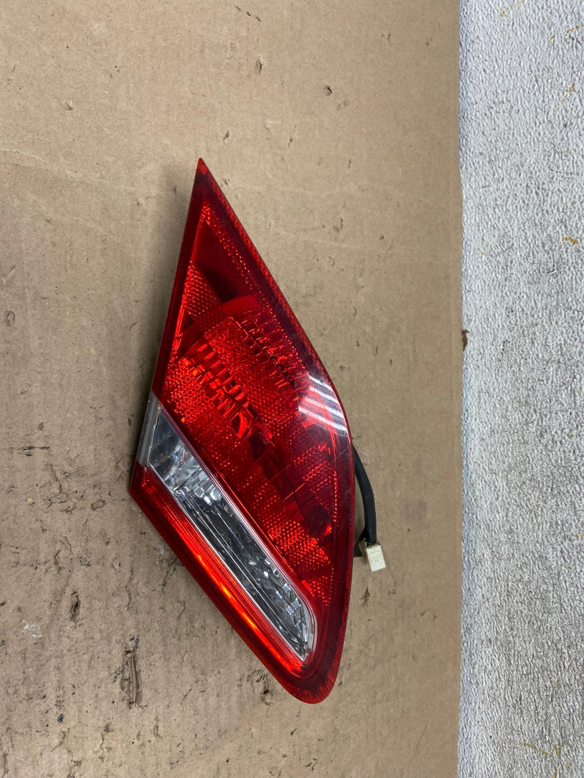 2005-2010 Toyota Avalon Left Driver LH Side Tail Light Inner AI1111 LK0