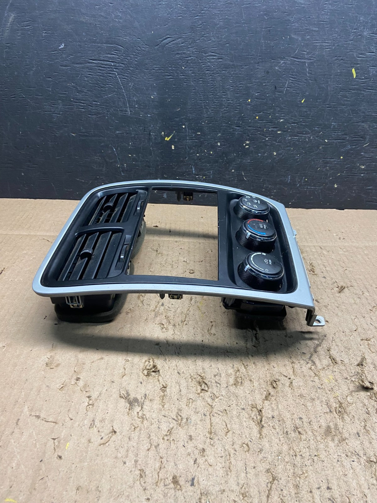 2010 to 2012 Dodge Caliber Dash Radio Center Bezel Climate Dash q2068 DG4