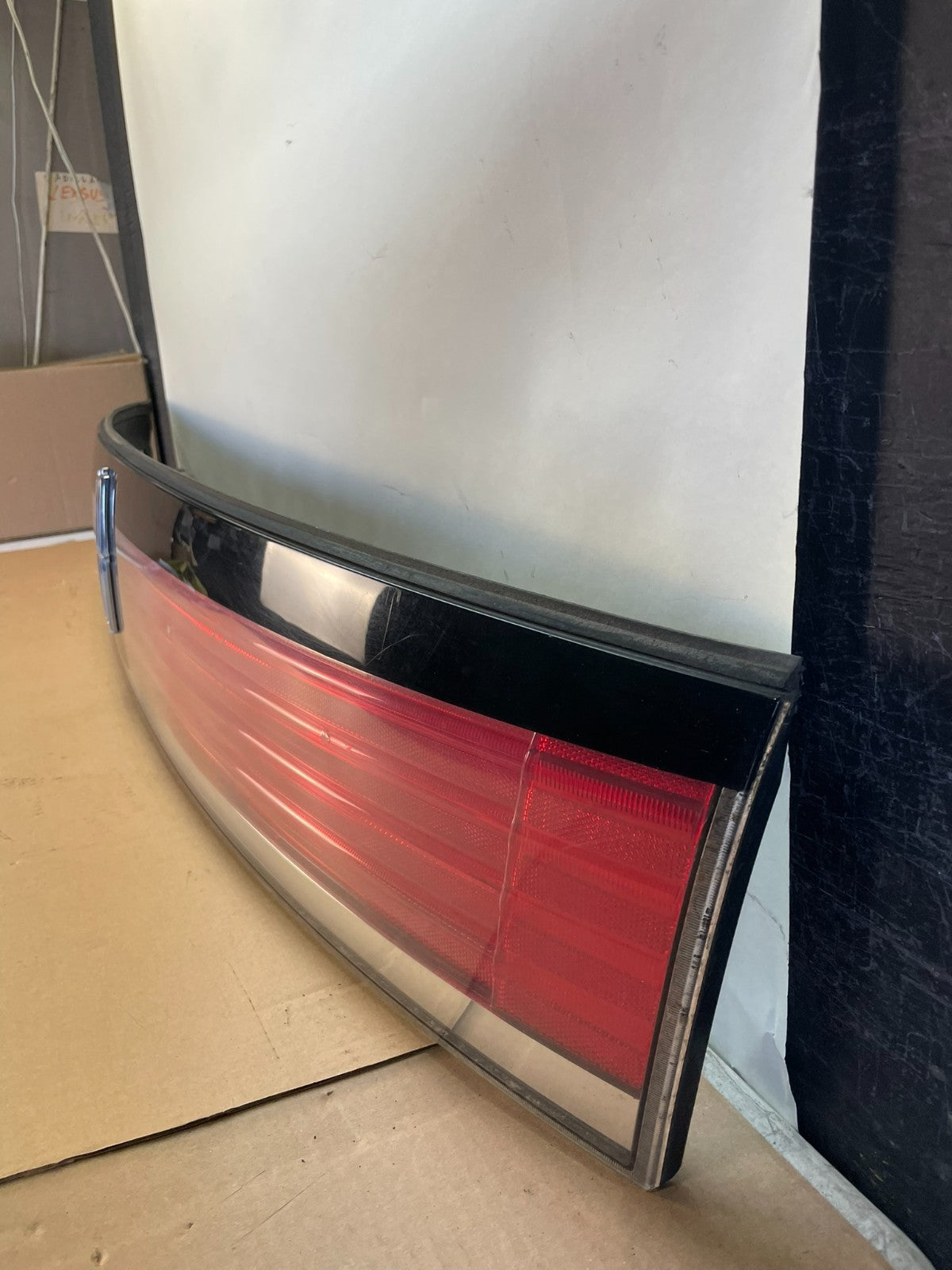 2007 to 2010 Lincoln MKX Center Tail Light Lamp Panel Trim ai4239 DG1
