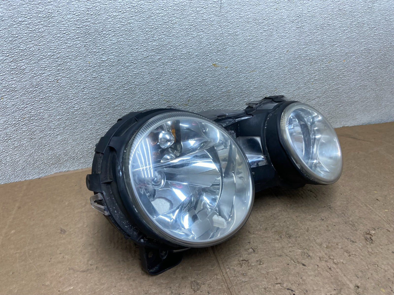 2000 to 2002 Jaguar S-Type Right Passenger Side Halogen Headlight OEM AA5075 DG2