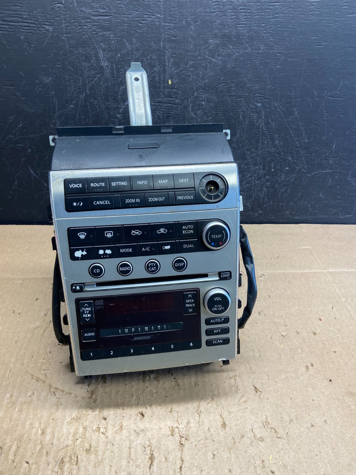2005 to 2006 Infiniti G35 Radio Player Climate Control Panel Bezel AC9231 DG0