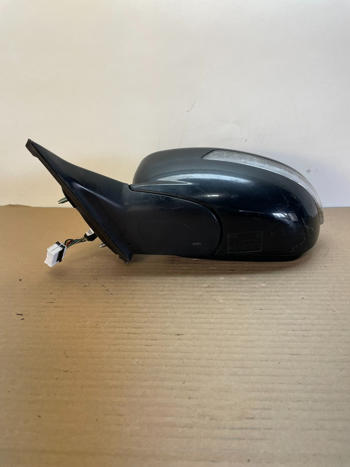 2009 to 2014 Hyundai Genesis Sedan Left Driver Turn Signal Door Mirror AH8660 DG3