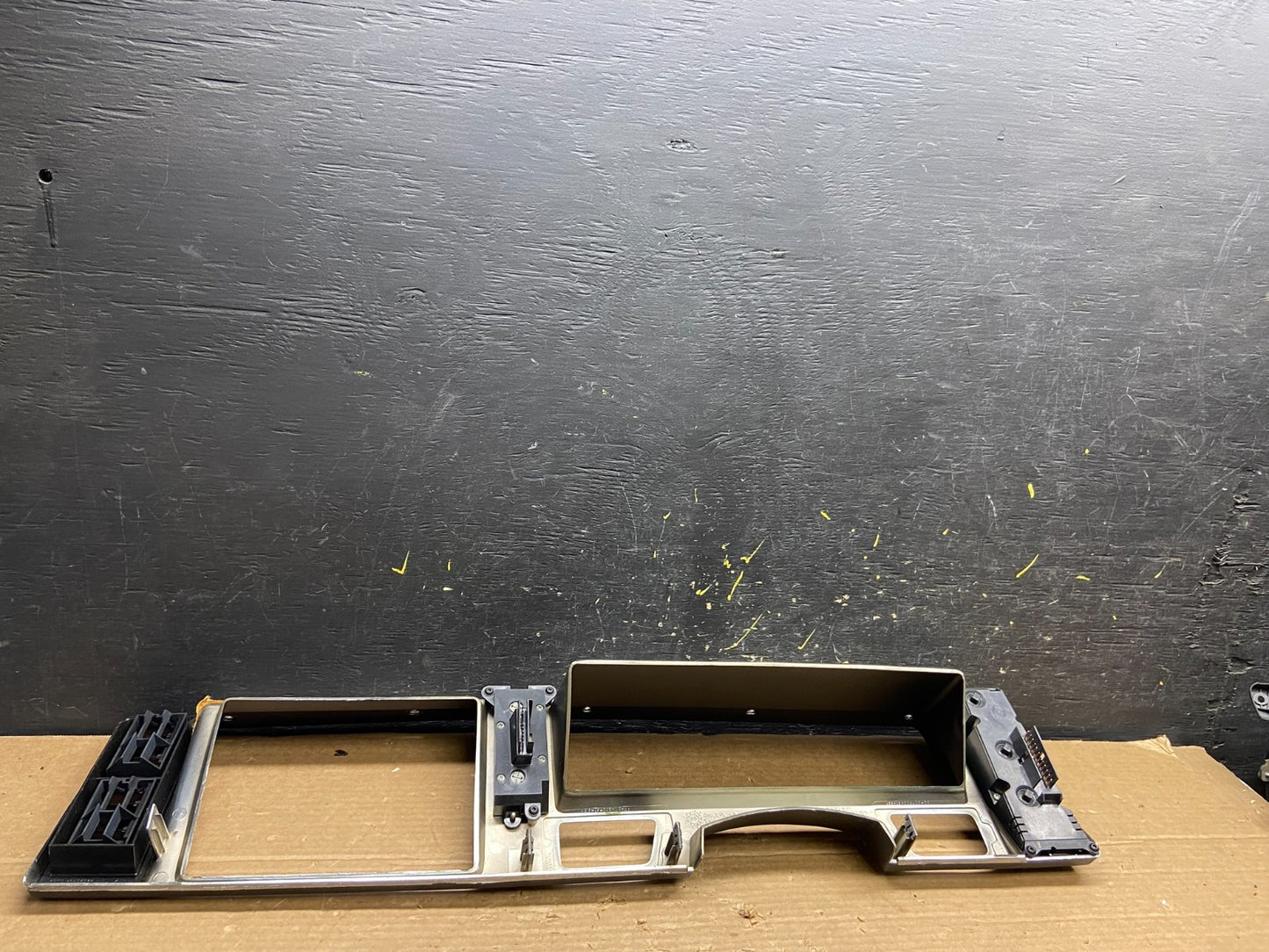 1986 - 1989 Oldsmobile Toronado Speedometer Cluster Gauge Bezel Trim Oe W2073 DG4