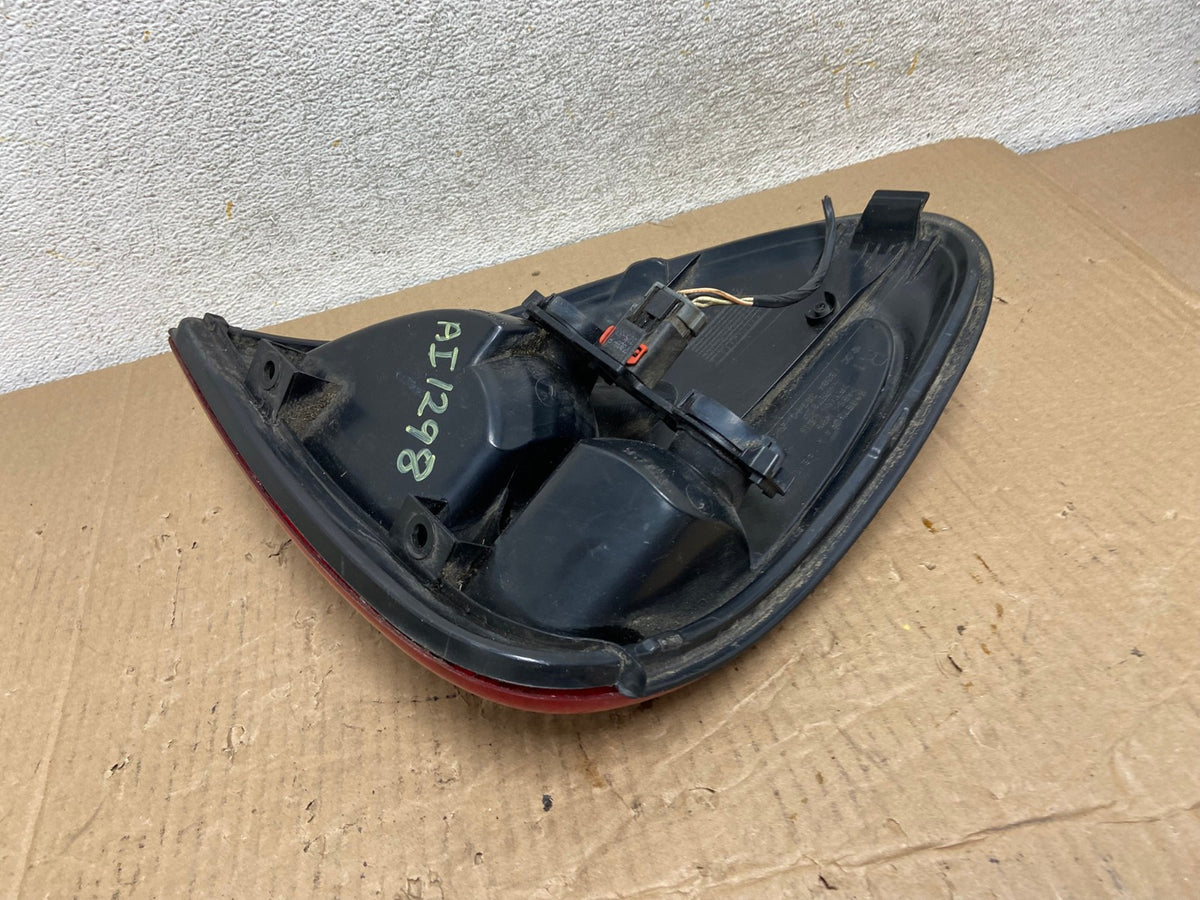 2004 - 2007 Dodge Grand Caravan Right Passenger Side Tail Light AI1298 LK5