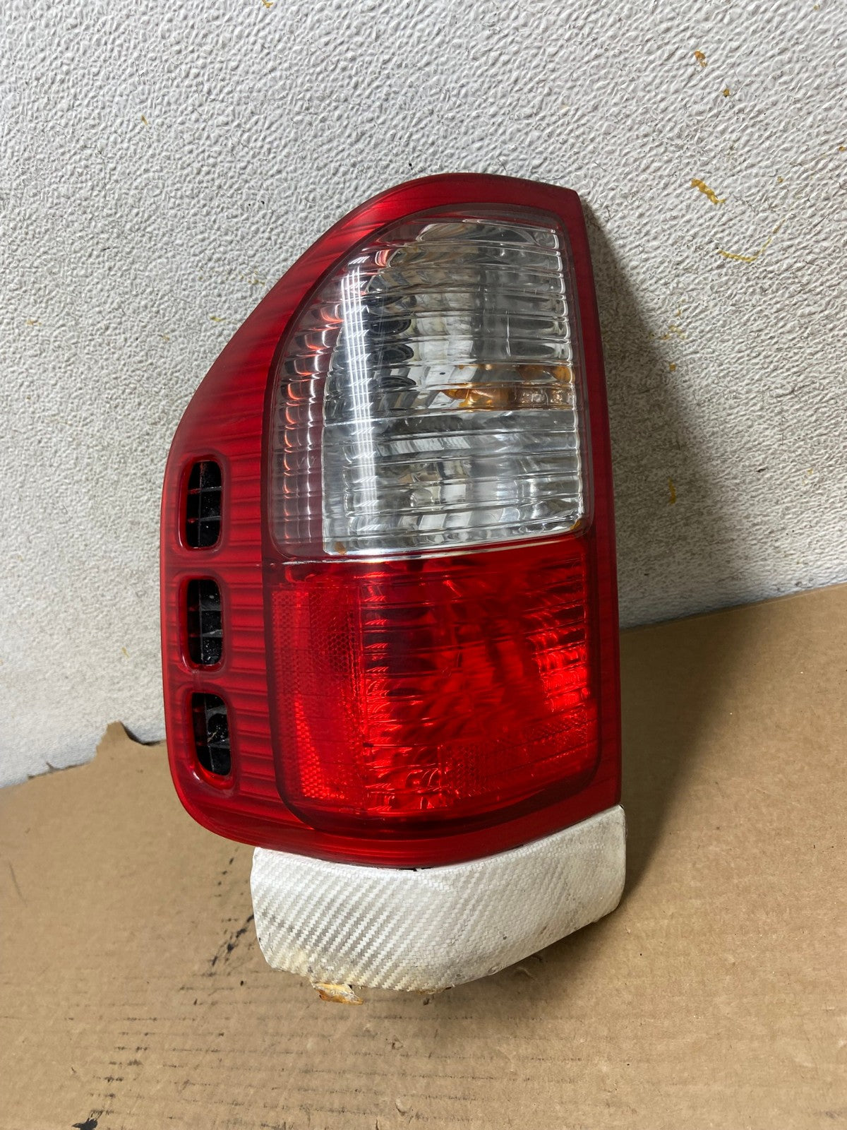2000 to 2004 Isuzu Rodeo Left Side Tail Light AH7856 LK0