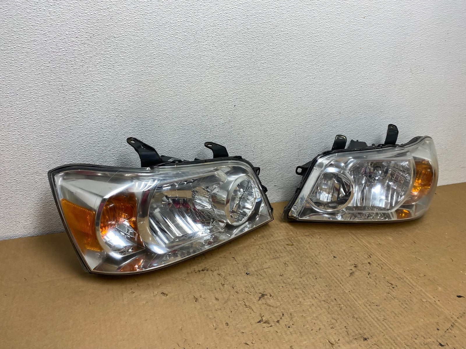 2004 2005 2006 Toyota Highlander Headlights Left+Right Side AC8120 DW2