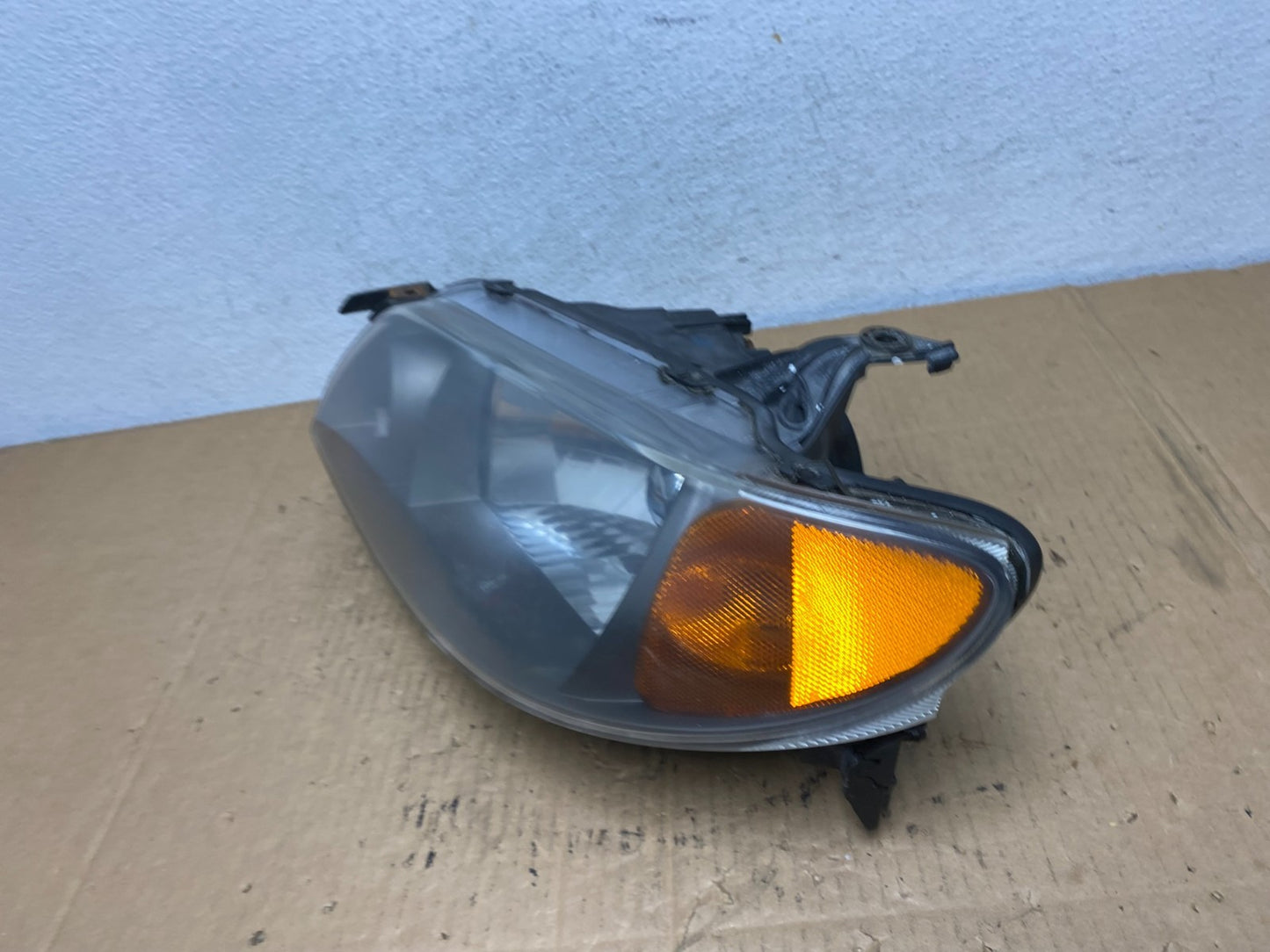 2001 to 2003 Mazda Protege Left Driver LH Side Headlight AD1093 DW1