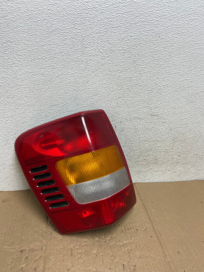 1999 - 2004 Jeep Grand Cherokee WJ Left Driver Lh Tail Light AE9063 LK2