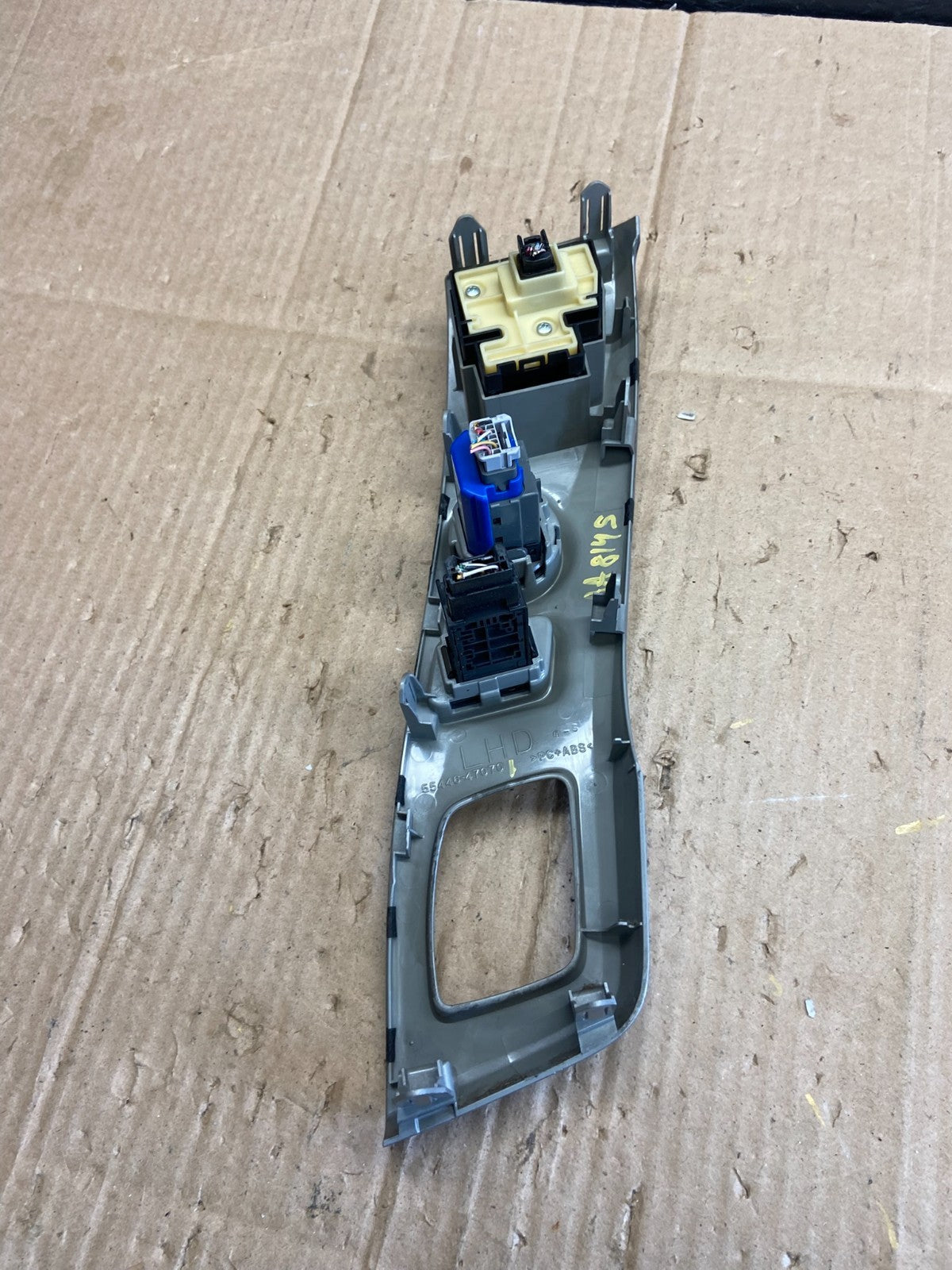 2012-2016 Toyota Prius V Shifter Bezel Trim Parking Push Start  aa8145 DG4